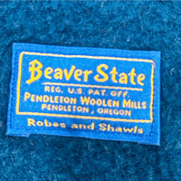 Beaver State Pendleton Southwestern Patterned Blanket - Picture 3 of 3